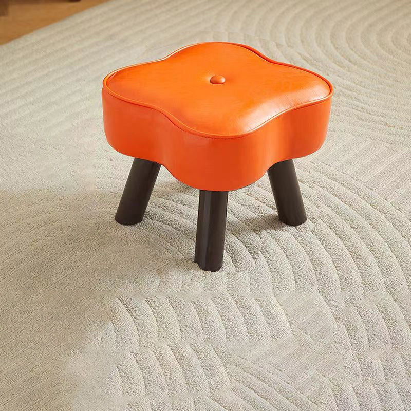 Moderner kreativer niedriger Hocker in Blütenform aus Kunstleder in Öl-Wachs-Optik, Massivholz und Schwamm, ohne Rückenlehne und Armlehnen, für das Wohnzimmer 