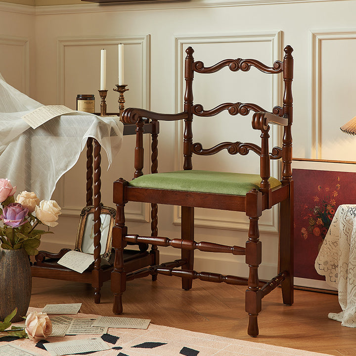 Traditioneller Vintage-Esszimmerstuhl aus Samt und Eichenholz mit geschwungener Rückenlehne und Armlehnen für das Esszimmer 