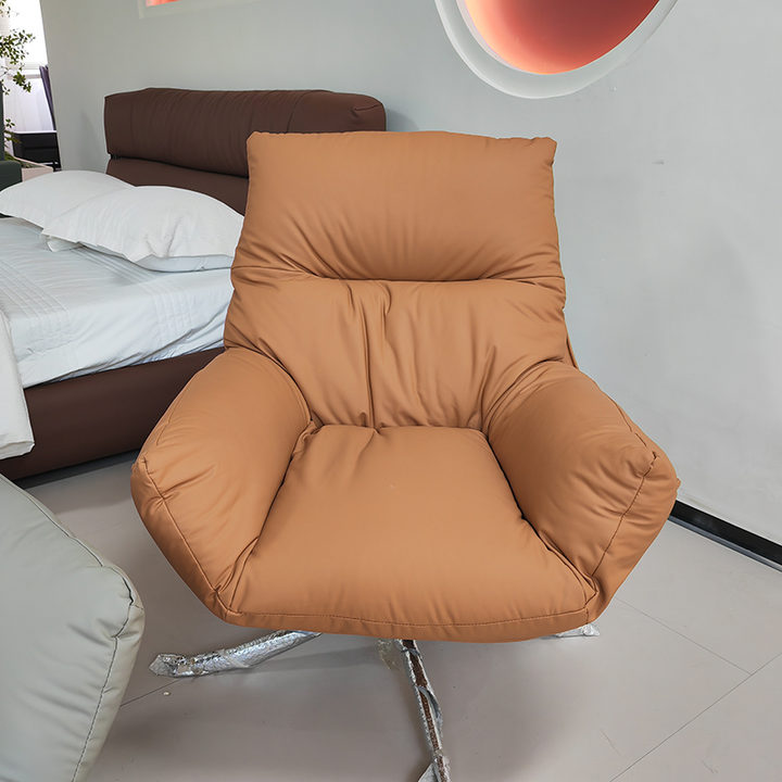 Moderner minimalistischer drehbarer Akzentstuhl mit geschwungener Form aus Kunstleder, Eisen und Schaumstoff mit Rückenlehne und Armlehnen für das Wohnzimmer 