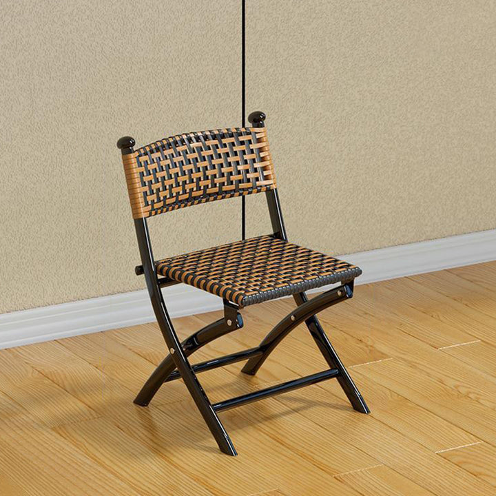 Simplicité contemporaine Chaise empilable pliable en PE tressé avec structure en fer incurvée, dossier, sans accoudoirs, pour salon 