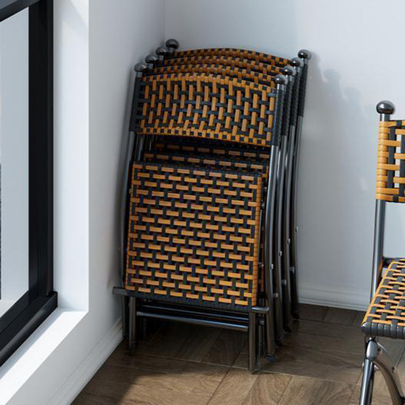 Simplicité contemporaine Chaise empilable pliable en PE tressé avec structure en fer incurvée, dossier, sans accoudoirs, pour salon 