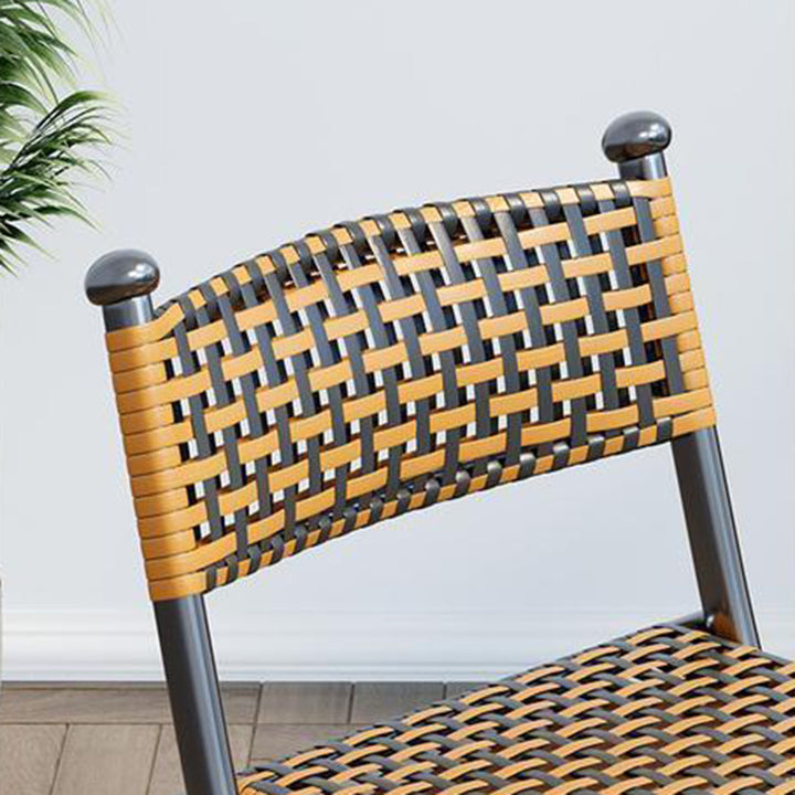 Simplicité contemporaine Chaise empilable pliable en PE tressé avec structure en fer incurvée, dossier, sans accoudoirs, pour salon 