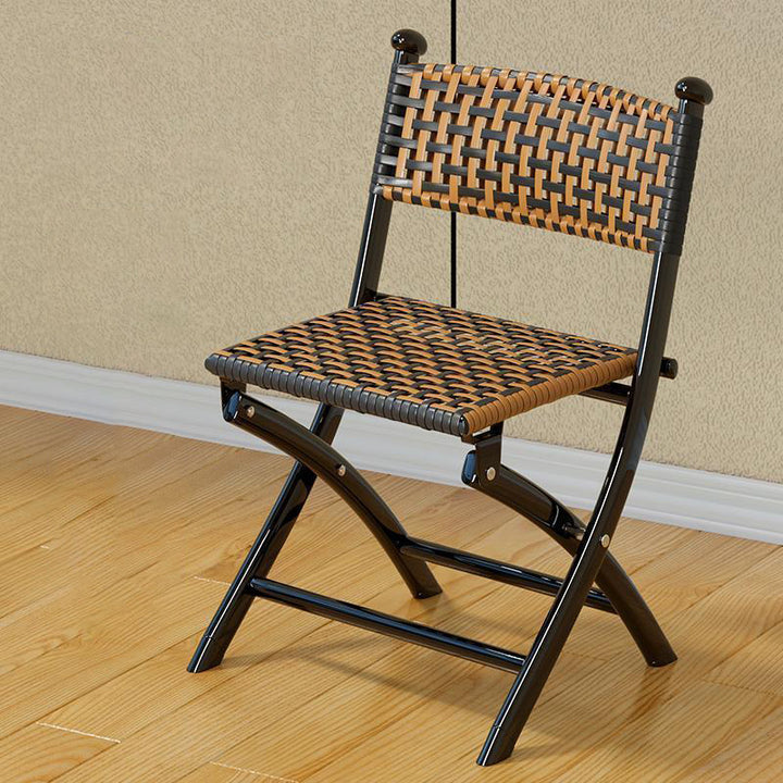 Simplicité contemporaine Chaise empilable pliable en PE tressé avec structure en fer incurvée, dossier, sans accoudoirs, pour salon 