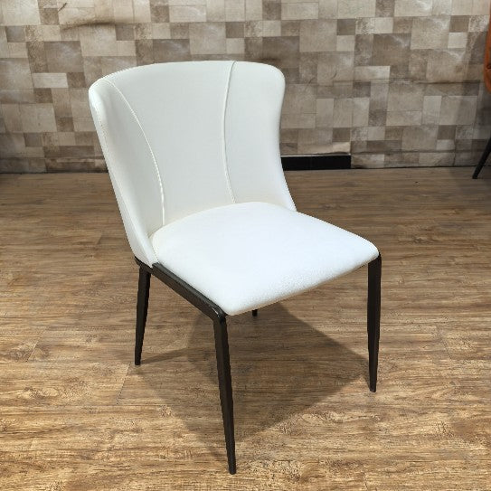 Moderna silla de comedor sin brazos de cuero rascador para gatos cuadrada rectangular nórdica contemporánea con respaldo y tubo de acero para comedor y cocina 