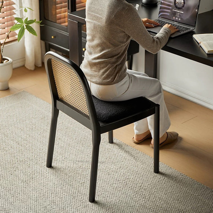 Moderna Minimalista Cuadrada Rectangular de Cuero Nappa con Lana de Cordero y Madera de Caucho Tejida Silla de Comedor Respaldo Sin Brazos Para Comedor y Cocina 