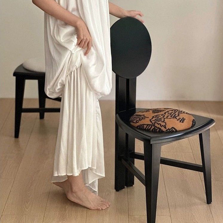 Silla de comedor contemporánea retro trapezoidal de terciopelo y madera de roble con respaldo sin brazos para comedor y cocina 