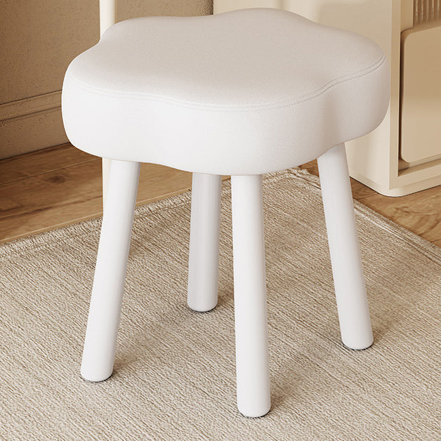 Tabouret bas de salon moderne minimaliste en tissu technique polaire façon mouton en forme de fleur, bois de hêtre, bois massif, contreplaqué 