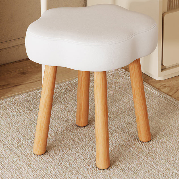 Tabouret bas de salon moderne minimaliste en tissu technique polaire façon mouton en forme de fleur, bois de hêtre, bois massif, contreplaqué 