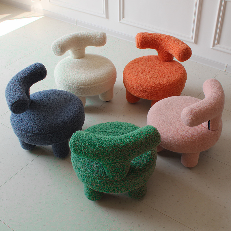 Zeitgenössischer nordischer Lammwolle-Holz-Schwamm-Rundstuhl mit Rückenlehne für das Wohnzimmer 