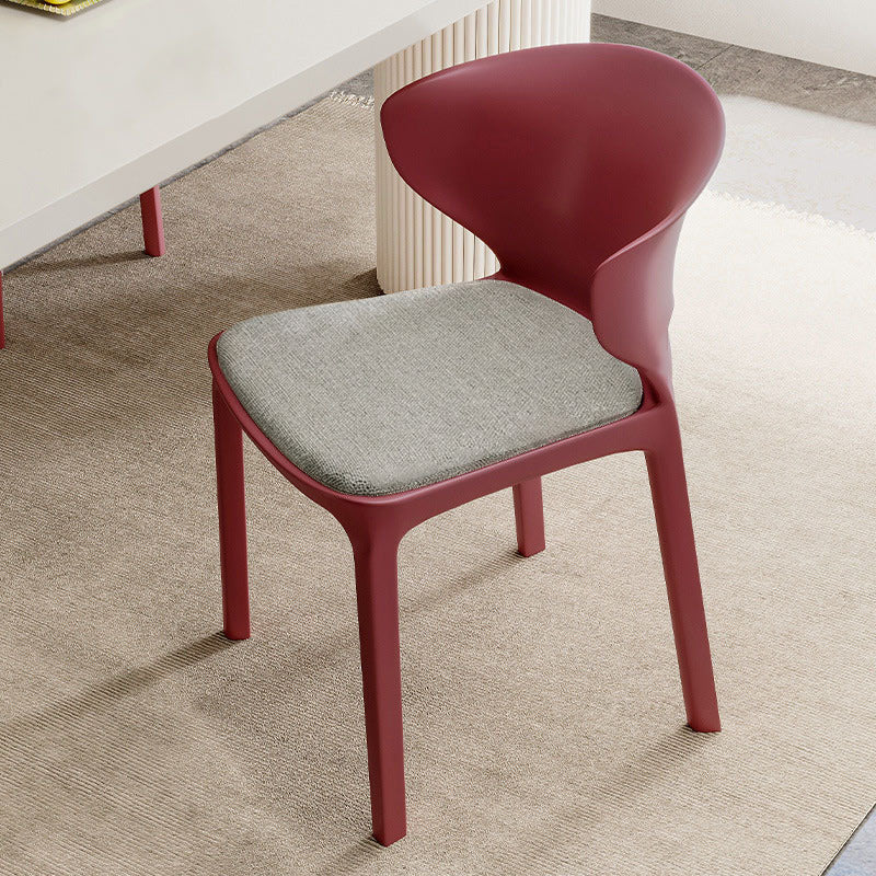 Zeitgenössischer skandinavischer PP-Kunststoff-Quadratischer ergonomisch gestalteter stapelbarer Esszimmerstuhl mit Rückenlehne für das Esszimmer 