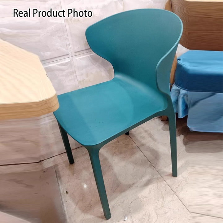 Zeitgenössischer skandinavischer PP-Kunststoff-Quadratischer ergonomisch gestalteter stapelbarer Esszimmerstuhl mit Rückenlehne für das Esszimmer 