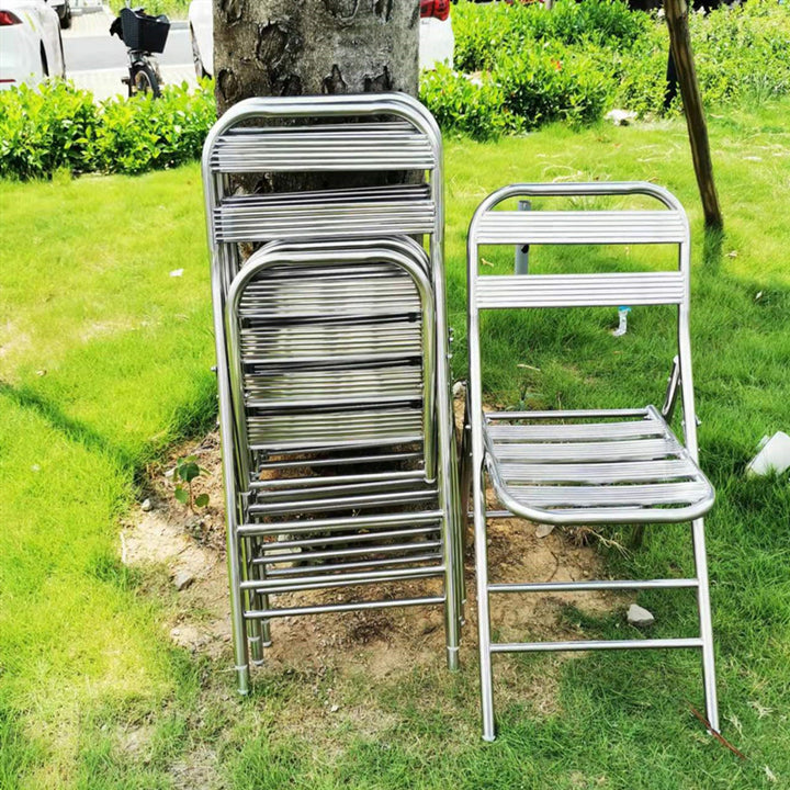 Zeitgenössischer industrieller quadratischer Outdoor-Essstuhl aus Edelstahl mit klappbarer Rückenlehne für den Außenbereich 