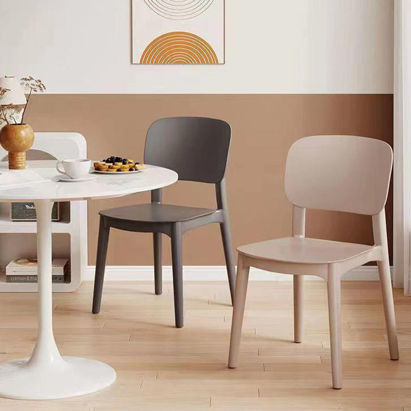 Silla de comedor contemporánea escandinava PP cuadrada con respaldo apilable para comedor 