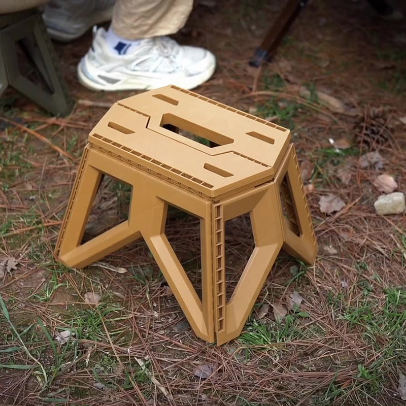 Tabouret bas pliable portable rectangulaire avec pieds triangulaires industriels contemporains en PP, sans dossier, pour l&