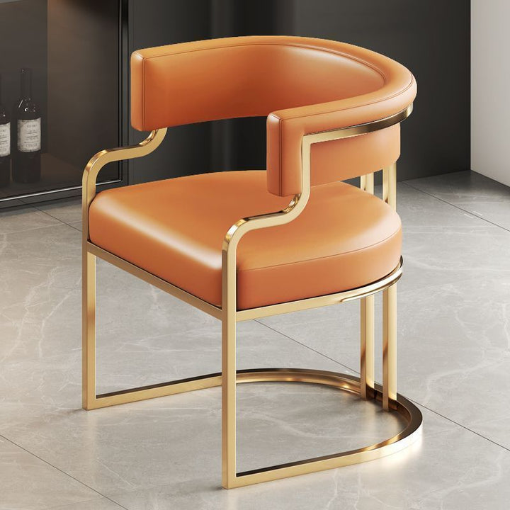 Chaise d’appoint ovale courbée avec dossier et accoudoirs en métal, mousse, latex et similicuir, au style moderne et épuré, pour salon 