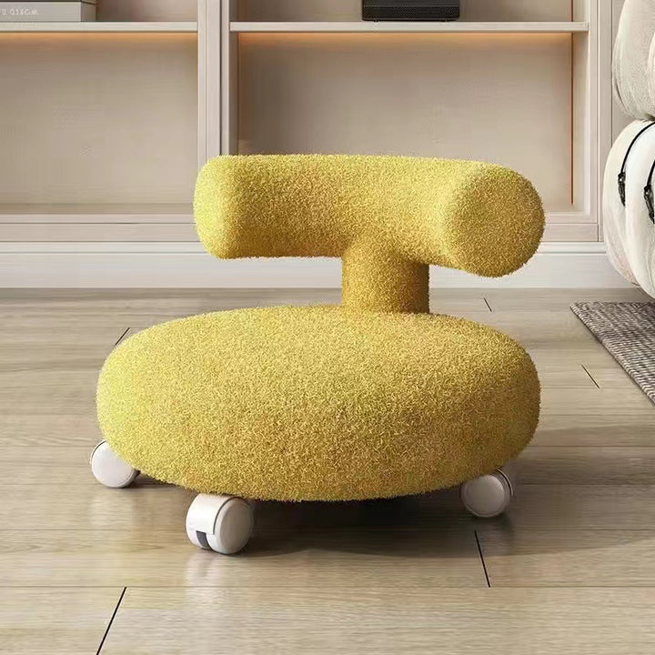Moderner nordischer niedriger Hocker in C-Form mit Rückenlehne aus Sherpa-Stoff, Holz und Schaumstoff, rund und beweglich, für das Wohnzimmer 
