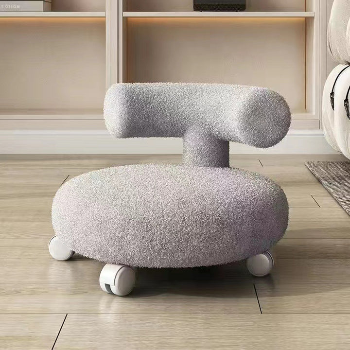 Moderner nordischer niedriger Hocker in C-Form mit Rückenlehne aus Sherpa-Stoff, Holz und Schaumstoff, rund und beweglich, für das Wohnzimmer 