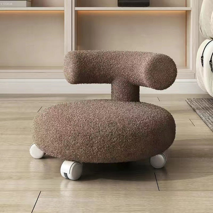 Moderner nordischer niedriger Hocker in C-Form mit Rückenlehne aus Sherpa-Stoff, Holz und Schaumstoff, rund und beweglich, für das Wohnzimmer 