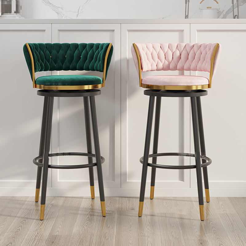Tabouret de bar rond en velours scandinave contemporain avec dossier, repose-pieds et pivot pour la cuisine 