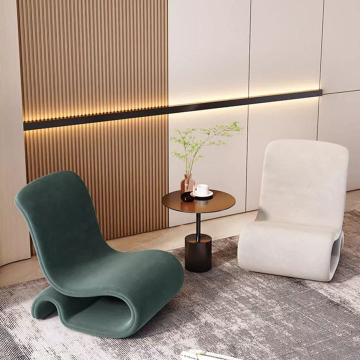 Chaise d'appoint en velours Art Déco moderne avec dossier en forme de courbe en éponge de fer pour salon 