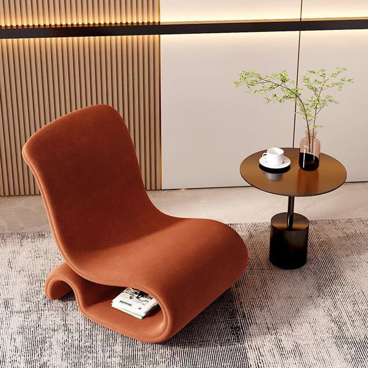 Chaise d'appoint en velours Art Déco moderne avec dossier en forme de courbe en éponge de fer pour salon 