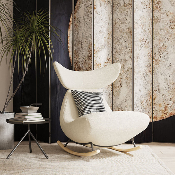 Moderner nordischer Schaukelstuhl aus Sherpa-Stoff, Holz und Schaumstoff im Wal-Design mit Fußstütze und Rückenlehne für das Wohnzimmer 