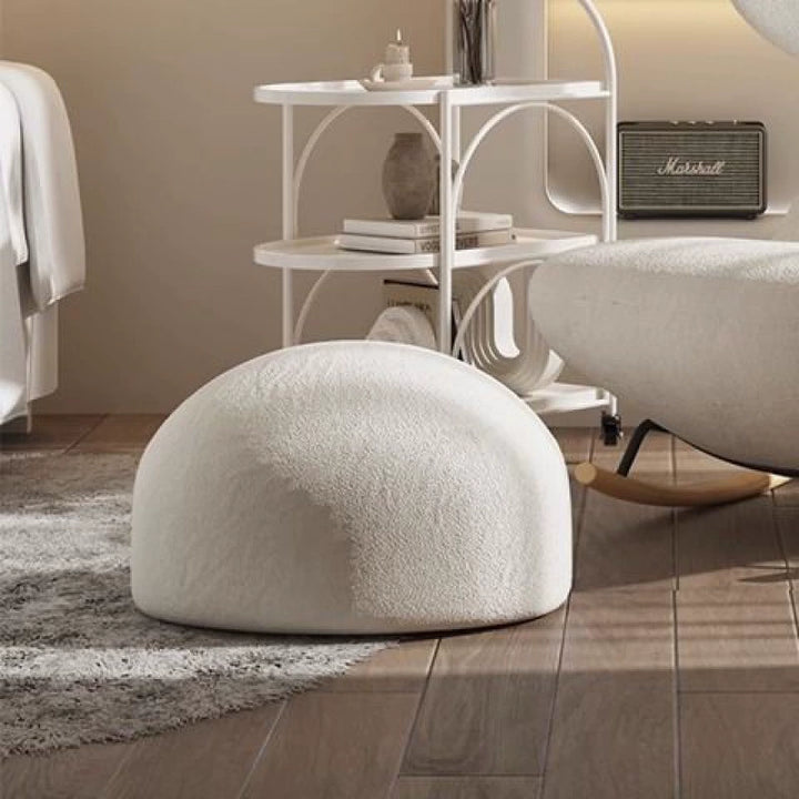Moderner nordischer Schaukelstuhl aus Sherpa-Stoff, Holz und Schaumstoff im Wal-Design mit Fußstütze und Rückenlehne für das Wohnzimmer 