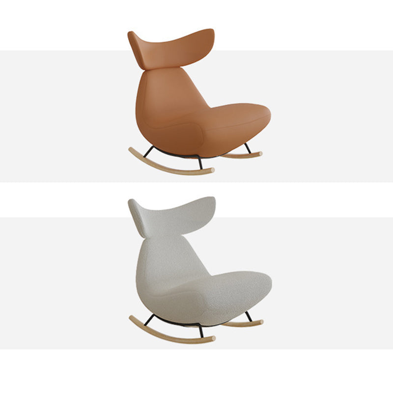Moderner nordischer Schaukelstuhl aus Sherpa-Stoff, Holz und Schaumstoff im Wal-Design mit Fußstütze und Rückenlehne für das Wohnzimmer 