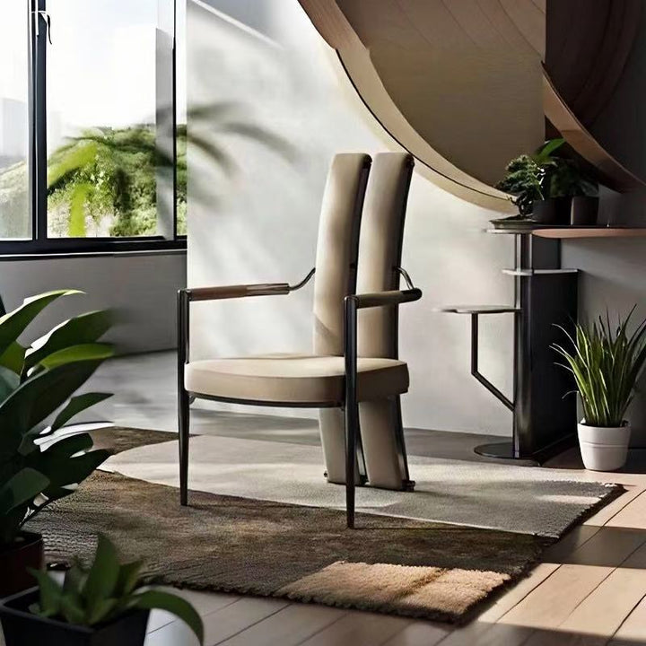 Chaise de salle à manger moderne en faux cuir de luxe avec bande carrée en métal et éponge, dossier à queue d&