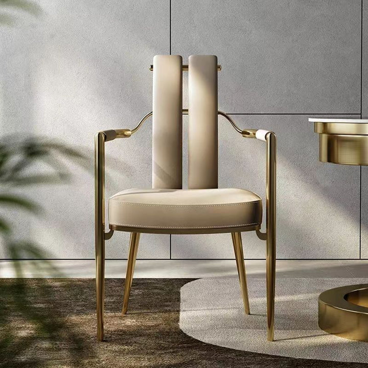 Chaise de salle à manger moderne en faux cuir de luxe avec bande carrée en métal et éponge, dossier à queue d&