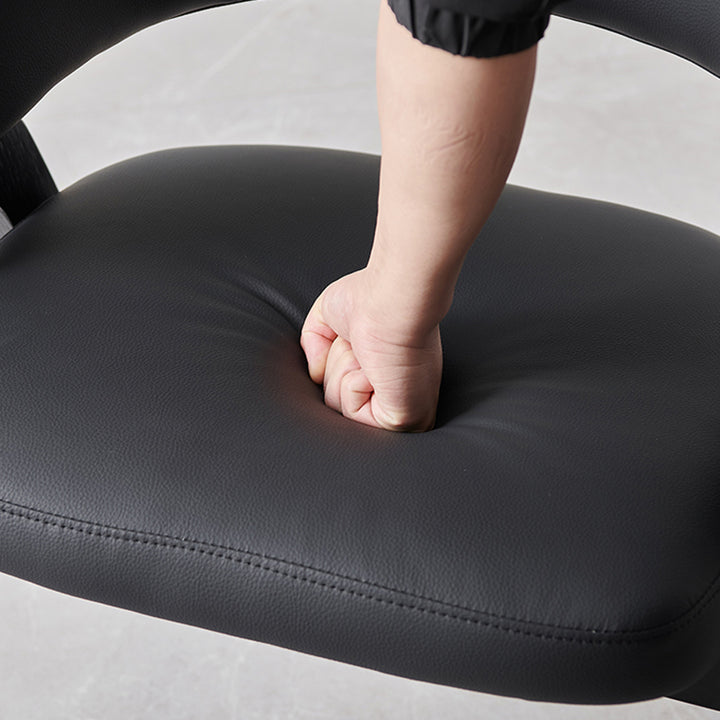 Chaise de salle à manger contemporaine scandinave en cuir microfibre, cadre en bois de frêne, mousse, dossier et accoudoirs courbés pour salle à manger 