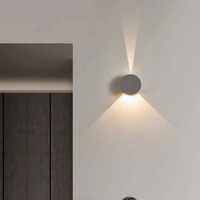 Moderne minimalistische Aluminium runde dreieckige Balken LED-Wandleuchte für den Flur 