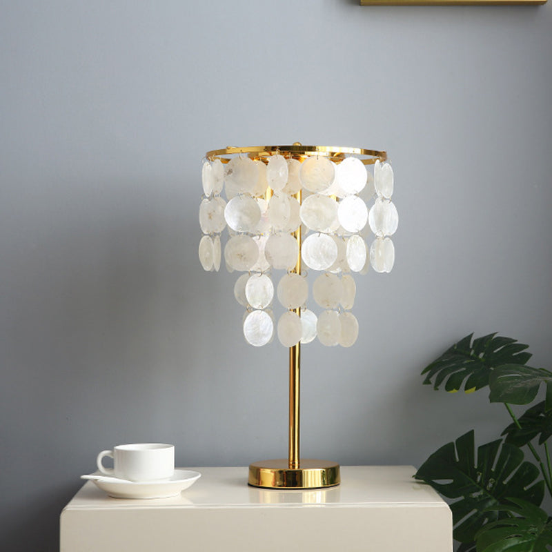 Lampe de table contemporaine scandinave ronde en coquillage naturel et fer avec 1 lumière pour chambre à coucher 