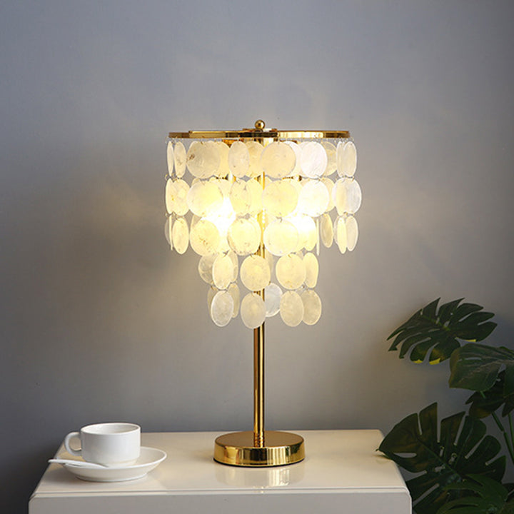 Lampe de table contemporaine scandinave ronde en coquillage naturel et fer avec 1 lumière pour chambre à coucher 