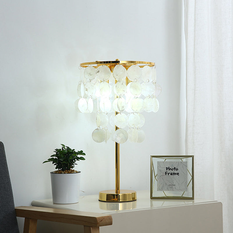 Lampe de table contemporaine scandinave ronde en coquillage naturel et fer avec 1 lumière pour chambre à coucher 