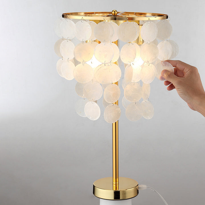 Lampe de table contemporaine scandinave ronde en coquillage naturel et fer avec 1 lumière pour chambre à coucher 