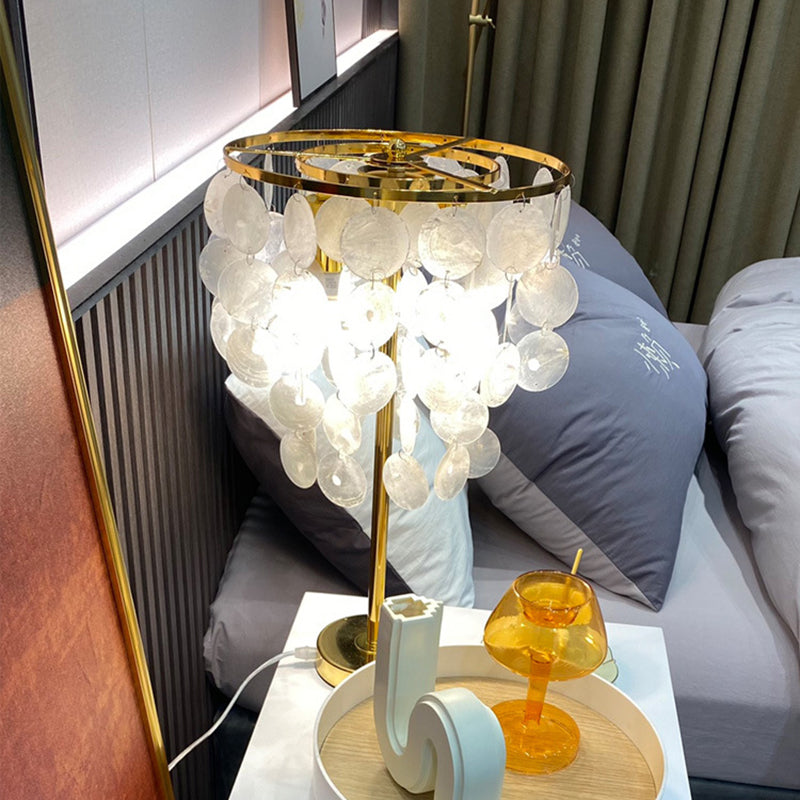 Lampe de table contemporaine scandinave ronde en coquillage naturel et fer avec 1 lumière pour chambre à coucher 