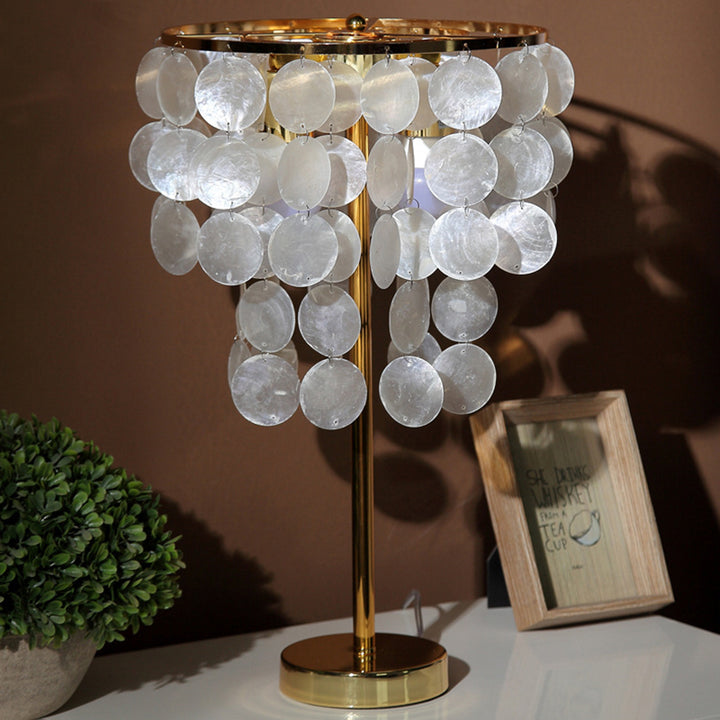 Lampe de table contemporaine scandinave ronde en coquillage naturel et fer avec 1 lumière pour chambre à coucher 