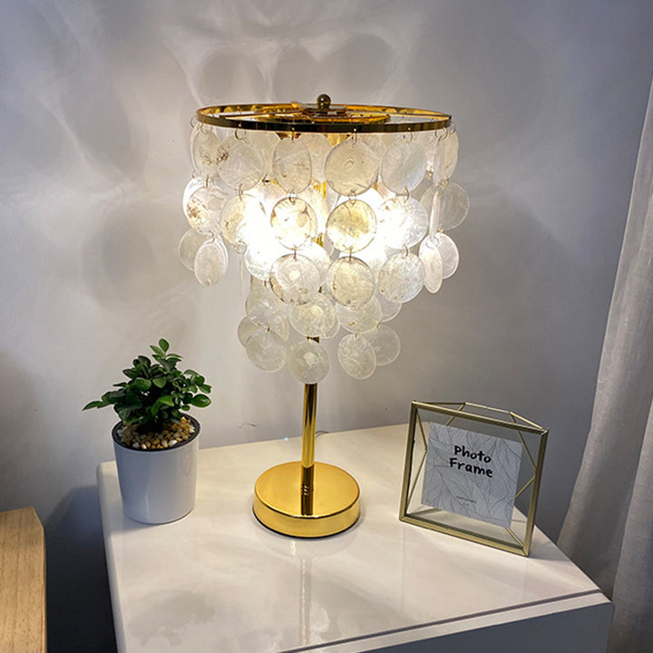 Lampe de table contemporaine scandinave ronde en coquillage naturel et fer avec 1 lumière pour chambre à coucher 