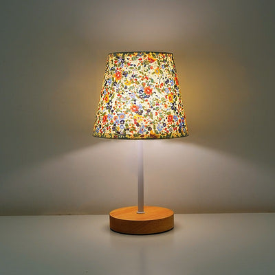 مصباح طاولة LED من الخشب الصلب بتصميم حديث بسيط على شكل شبه منحرف لغرفة النوم 