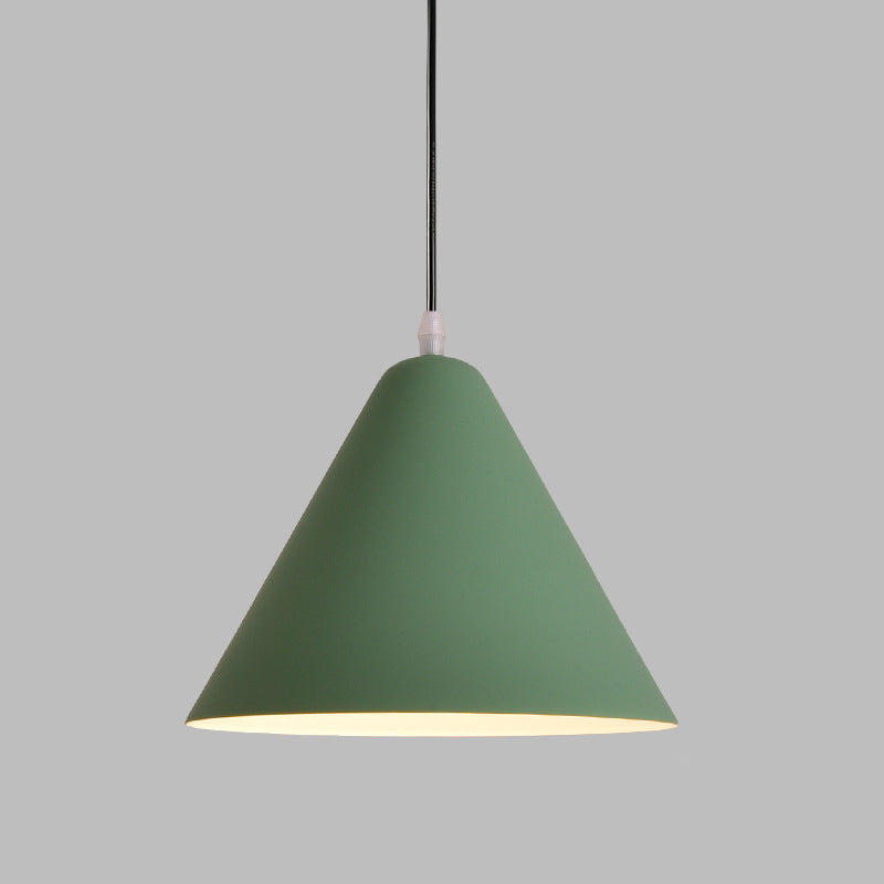 Suspension lumineuse moderne minimaliste en forme de cône triangulaire en fer et aluminium à 1 lumière pour salle à manger 