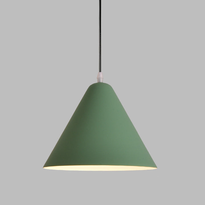 Suspension lumineuse moderne minimaliste en forme de cône triangulaire en fer et aluminium à 1 lumière pour salle à manger 