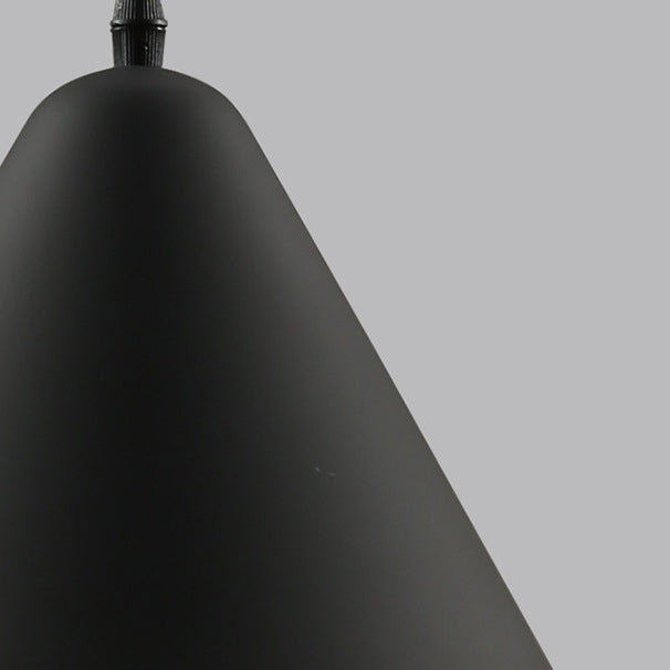 Suspension lumineuse moderne minimaliste en forme de cône triangulaire en fer et aluminium à 1 lumière pour salle à manger 