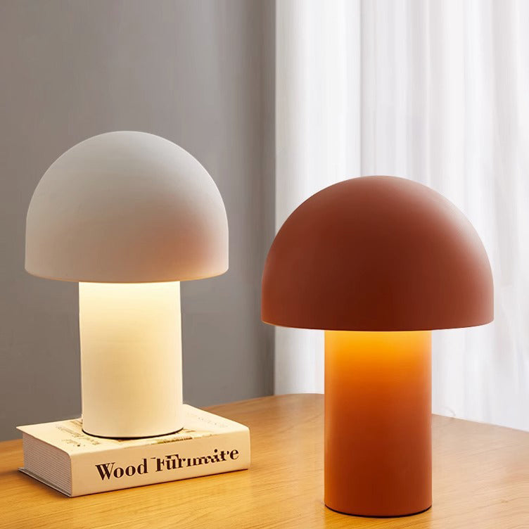 Moderne minimalistische Pilz-Eisen-Acryl 1-Licht-Tischlampe für das Schlafzimmer 