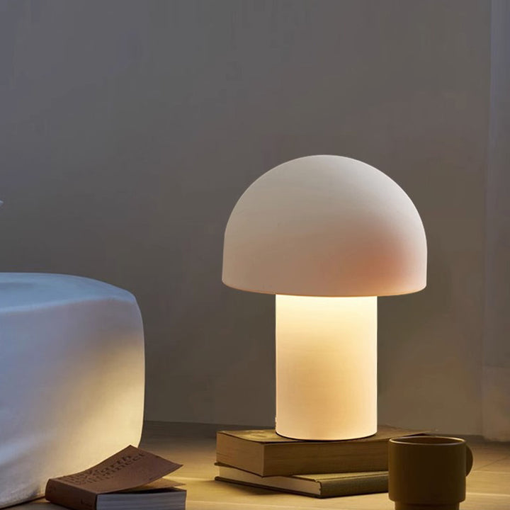 Moderne minimalistische Pilz-Eisen-Acryl 1-Licht-Tischlampe für das Schlafzimmer 