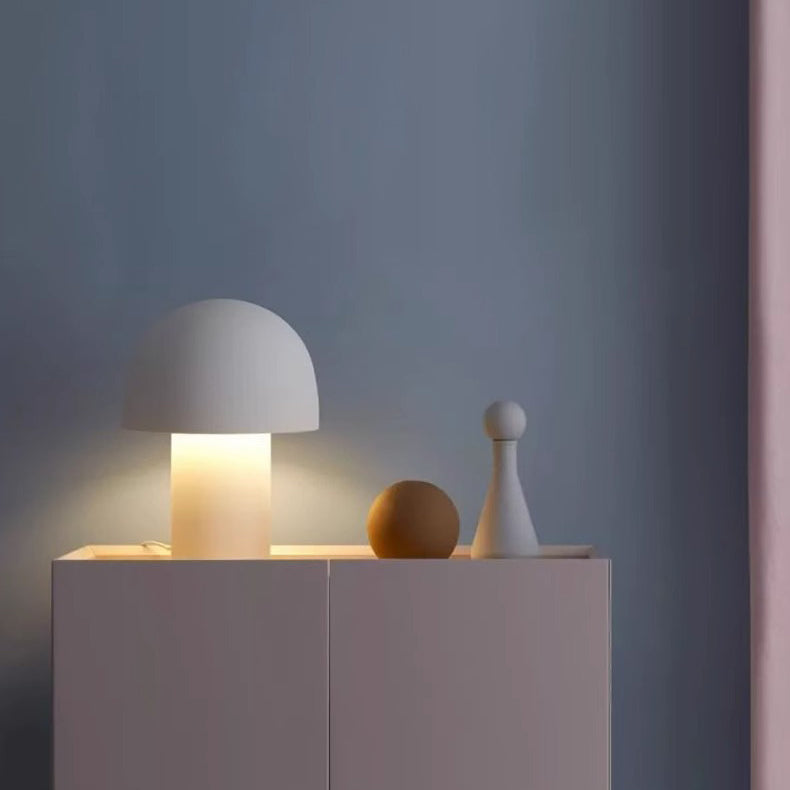 Moderne minimalistische Pilz-Eisen-Acryl 1-Licht-Tischlampe für das Schlafzimmer 