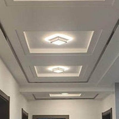 ضوء سقف LED مثبت بمساحة مربعة مثلثة من الألومنيوم والأكريليك والحديد لغرفة النوم بتصميم عصري بسيط 