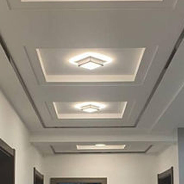ضوء سقف LED مثبت بمساحة مربعة مثلثة من الألومنيوم والأكريليك والحديد لغرفة النوم بتصميم عصري بسيط 
