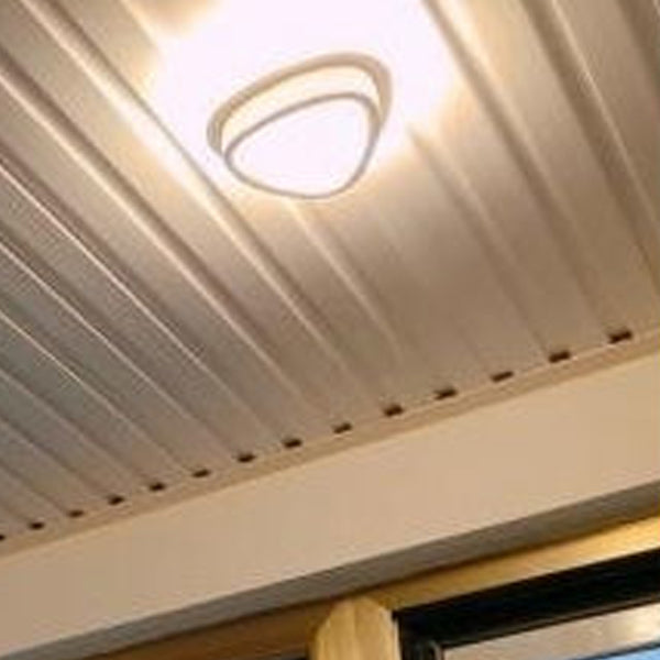ضوء سقف LED مثبت بمساحة مربعة مثلثة من الألومنيوم والأكريليك والحديد لغرفة النوم بتصميم عصري بسيط 