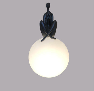 Moderne Art-Déco-Person, die einen Sitzball umarmt, Harz PE 1-Licht Tischlampe für das Schlafzimmer 